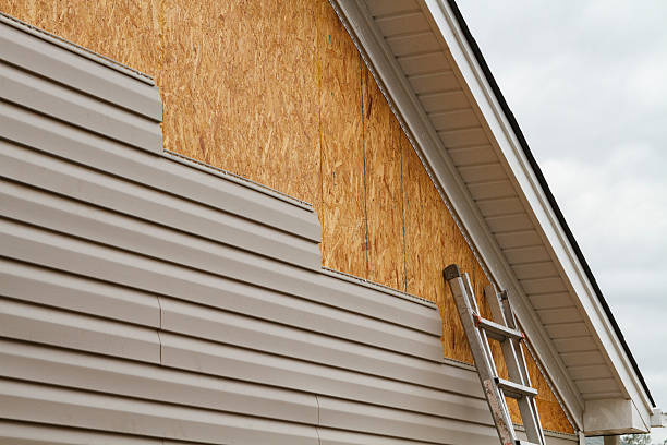 Professional Vinyl Siding technician working in Youngstown, NY